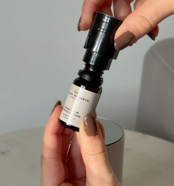 Screw in your chosen oil and insert into the mini pod.